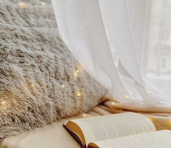 Tips for Creating a Cozy and Inviting Reading Nook at Home